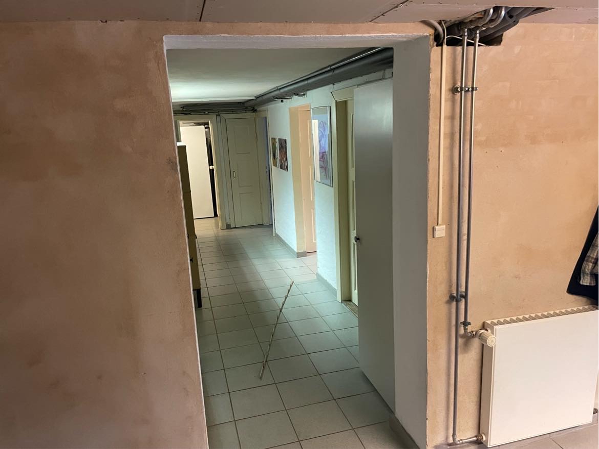 Filtsning og maling af kældergang