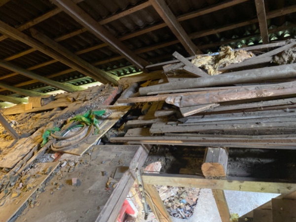 Bortskaffelse af Træ brædder, mineraluld og Halm