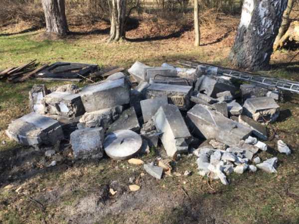 Fjern byggeaffald (stykker af beton)