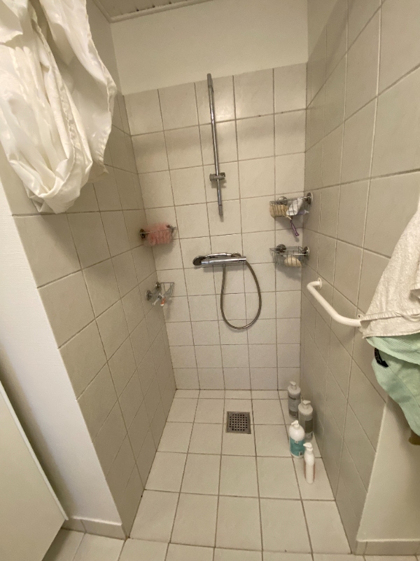 nedrivning af murdele i køkken, reparation af klinkegulv, bortkørsel af materiale
