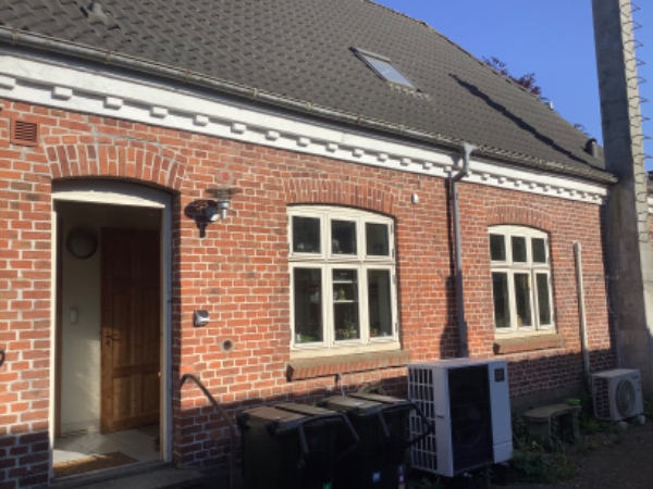 Rensning af tagrender og hætteinstallation