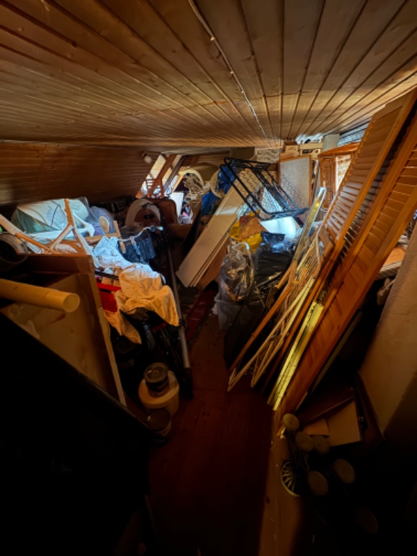 Rydning af loftrum cirka 35m2