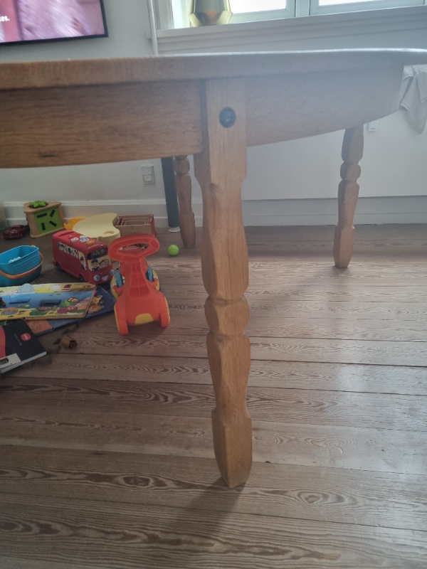 Slibning af egetræsbord