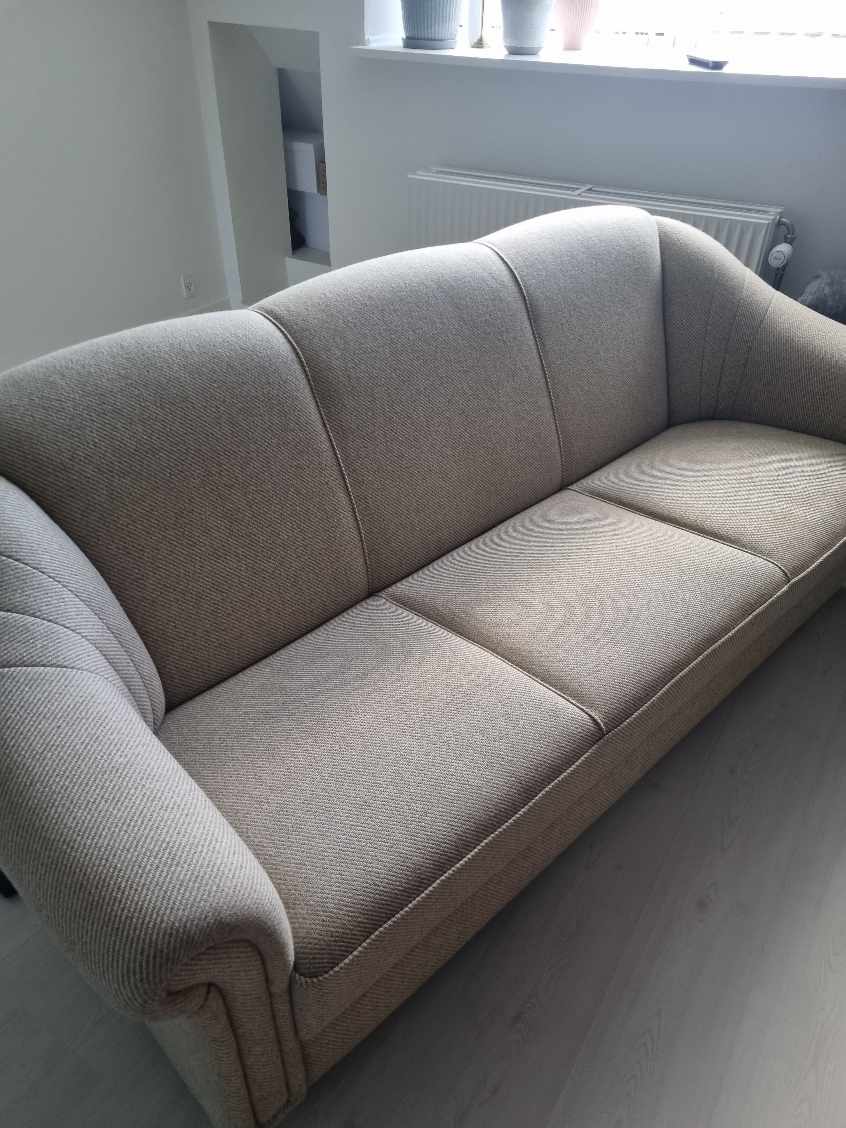 Afhentning af sofa som skal på genbrugsstationen.