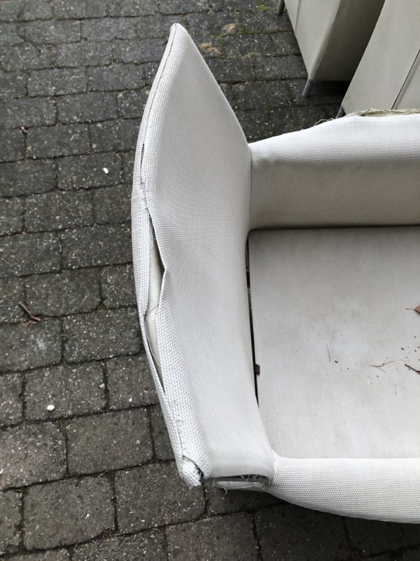 Have stole som har plast/kunststof overtræk hvor overtræk er gået op i sygninger. Betræk er ok